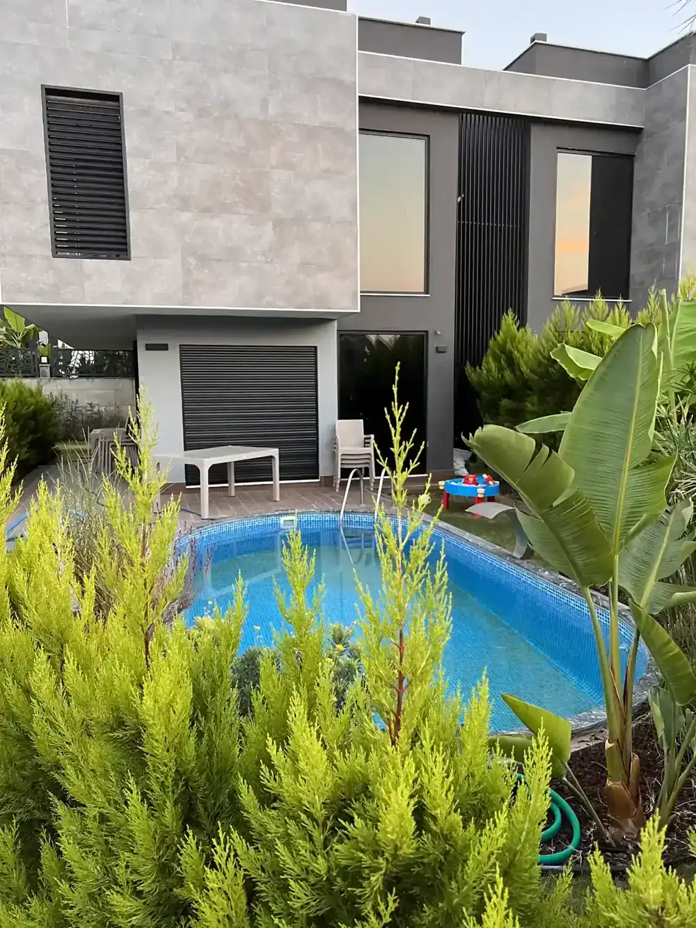 Kuşadası — Maldiv Havuz