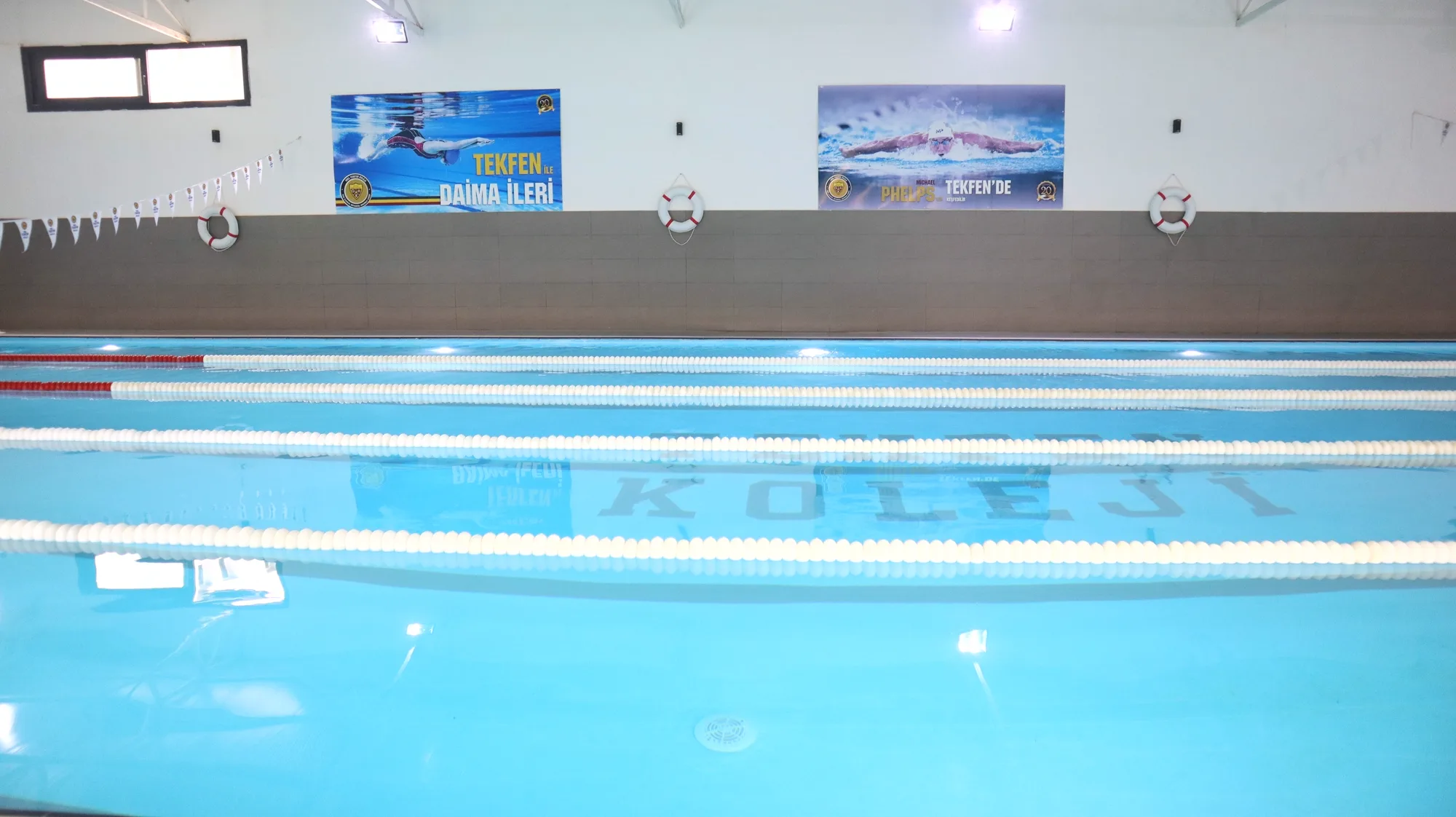 Tekfen Koleji — kulvarlı kapalı yüzme havuzu